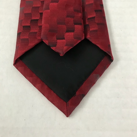 Tie Brand New With Tags MACHINE WASHABLE Red Silver Gray Black Checked StairStep - Picture 5 of 13